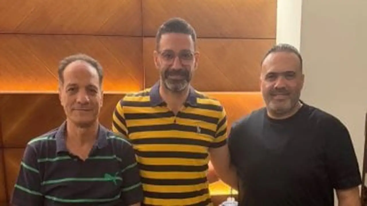 أحمد خطاب يوقـع على عقـود تدريبه لنادى غزل المحلة لمدة موسم